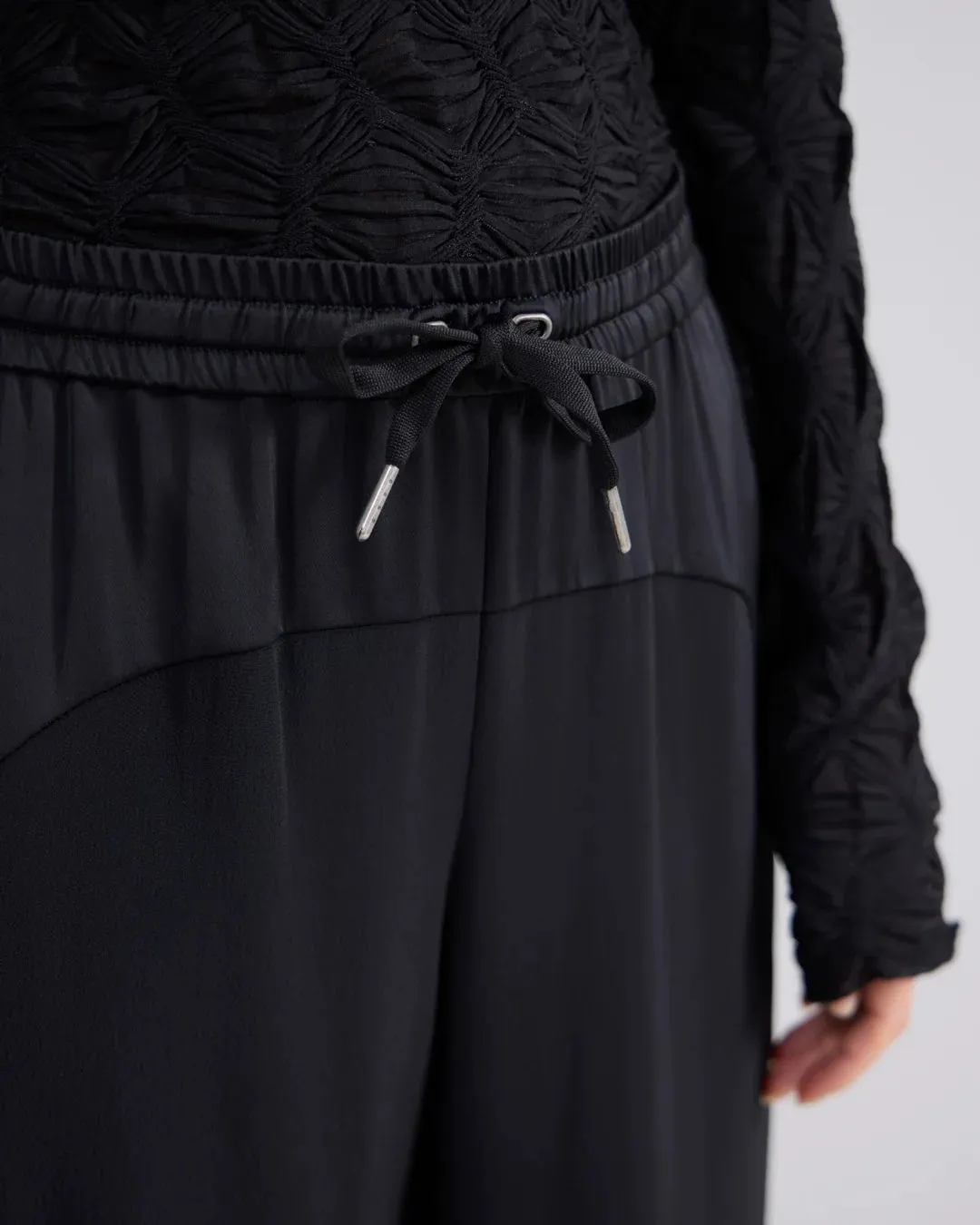 Crepe Trouser in Black