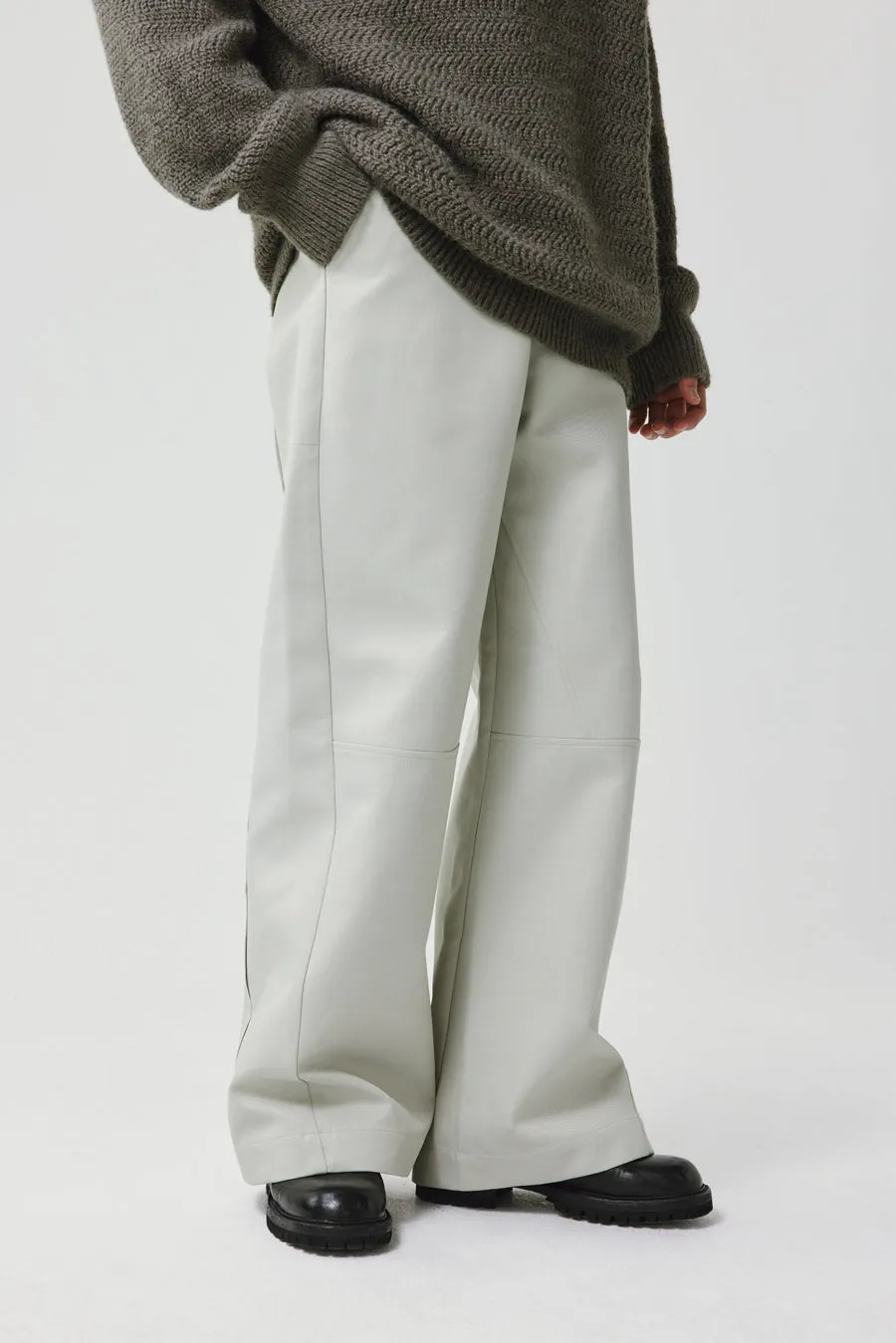 Scimitar cut casual pants